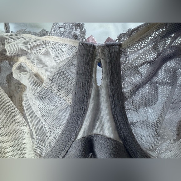 Victoria’s Secret Gray Lace Bra SZ 38DD - Picture 8 of 13